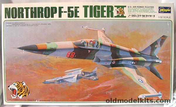 Hasegawa 1/32 F-5E Tiger II, S22 plastic model kit